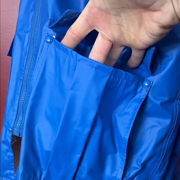 Like new Blue Hooded Misty Harbor rain coat - Picture 7 of 14